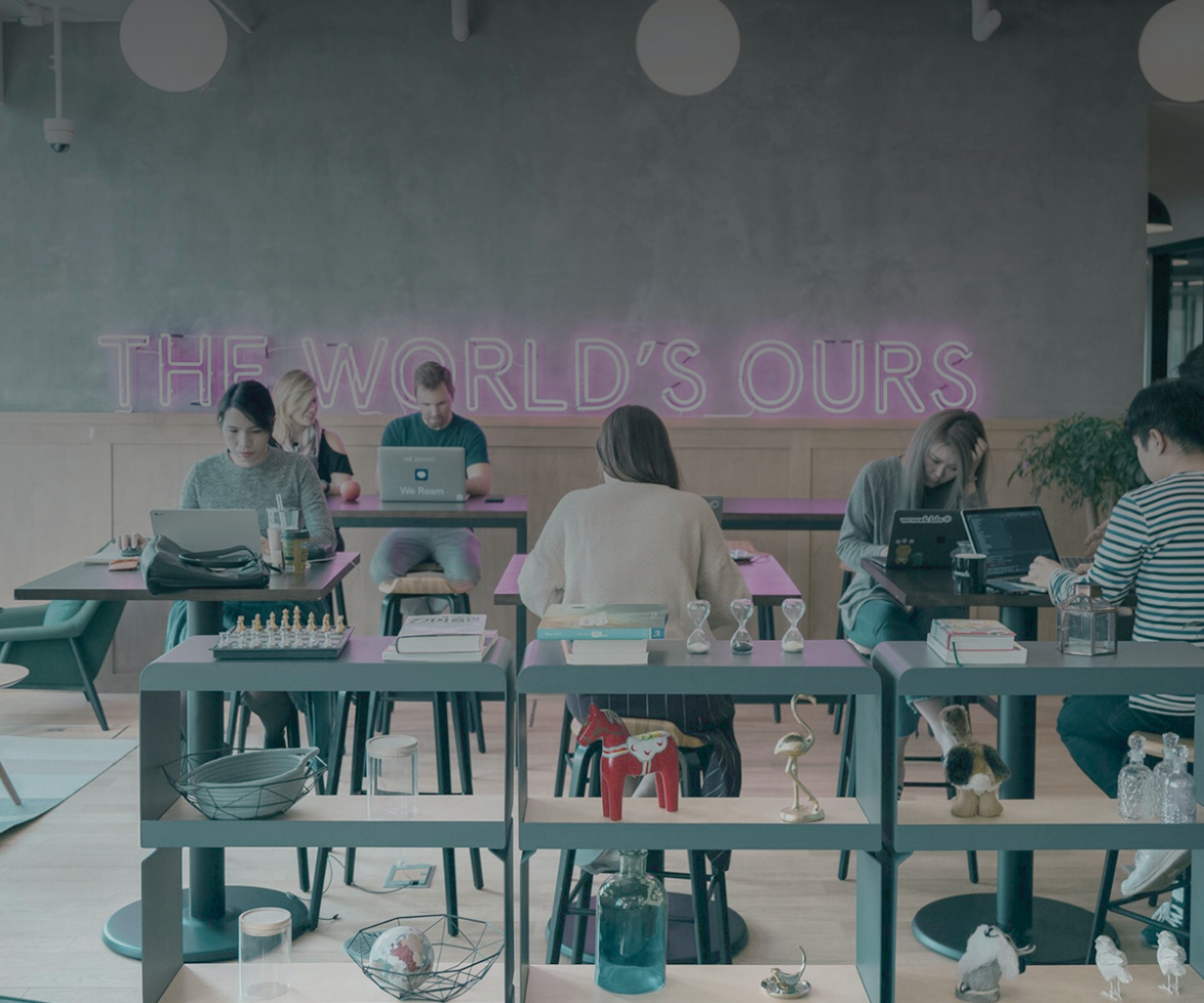 Image of people working on professional servicios remote